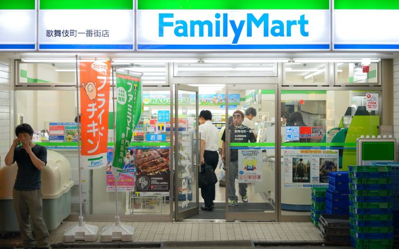 Kinh Nghiệm Mua Lens Tại Combini Familymart ở Nhật, Cụm Từ Tiếng Nhật Cần Biết